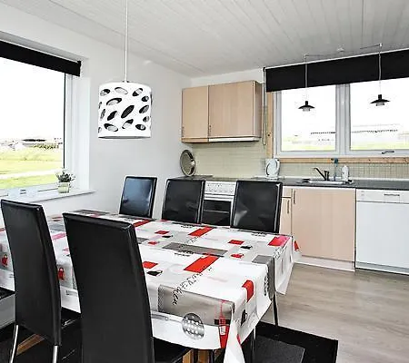 Three-bedroom Holiday In 66 Casa vacanze